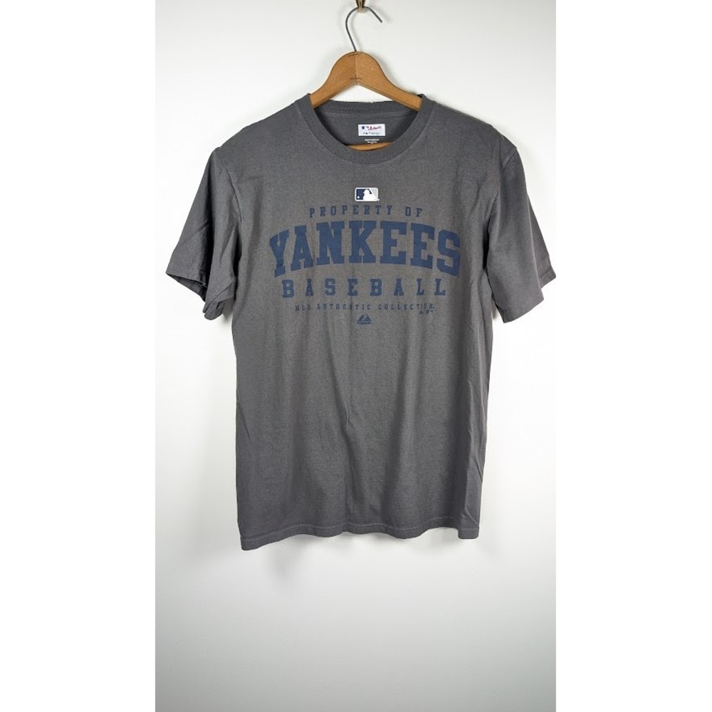 New York Yankees T-Shirt Men's Size Medium Majestic Casual Lightweight Summer